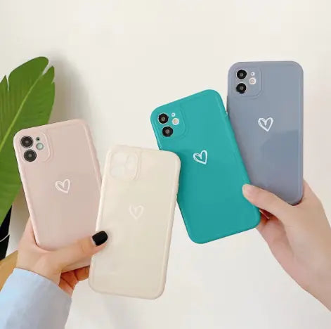 Hand-Painted Love Phone Case – Diseño Artístico Único y Protección Elegante